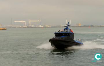 Este nuevo modelo de barco tiene una capacidad de rescate de hasta seis personas, y una velocidad máxima de 20 nudos.
