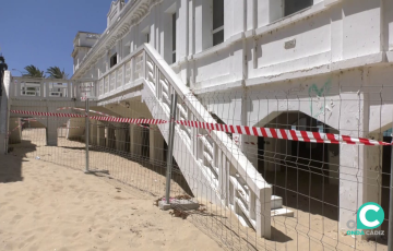 El vallado del Balneario de la Palma delimita la zona de obras autorizada por la Comisión Provincial de Patrimonio. 