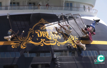 Detalle de la popa del navio con el legendario personaje de Mickey 