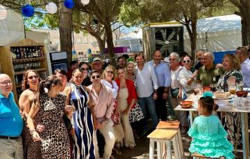 El secretario general del PP de Andalucía, Antonio Repullo, en su visita a la feria de Conil. 