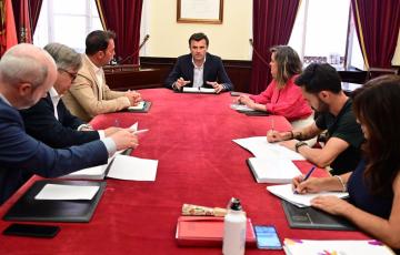 Bruno García reunido con la oposición.