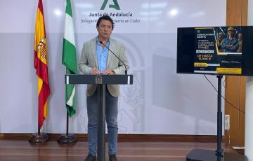 El delegado territorial de Empleo, Empresa y Trabajo Autónomo en la provincia durante la rueda de prensa de presentación