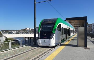 Habilitados ocho servicios adicionales entre el viernes y el domingo para ampliar las plazas y posibilitar un horario más flexible en el acceso y salida del recinto ferial.