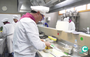 La ocupación del area de servicios vuelve a bajar las listas de desempleo.