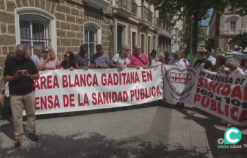 Un momento de la concentración en el paseo de Canalejas de la capital gaditana