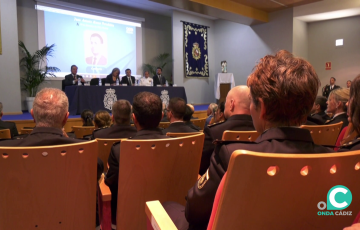 Un momento del acto con presencia de autoridades y mandos de la corporación