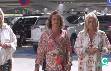 La delegada territorial de Salud y la consejera de Salud en una reciente visita a la provincia