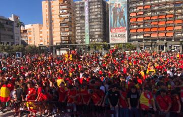 Buen ambiente en la Glorieta Ana Orantes previo al encuentro