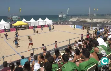 Una de las imágenes que dejó la pasada edición de Cádiz Arena en la playa de La Victoria. 