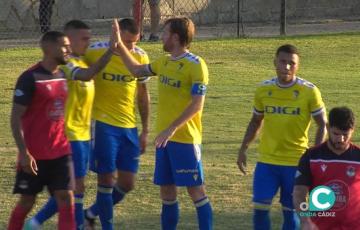 Alex Fernández celebra uno de los tantos en el encuentro que abrió la pasada pretemporada