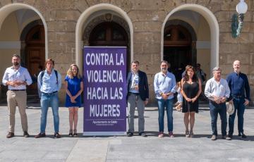 Autoridades durante el transcurso del acto.