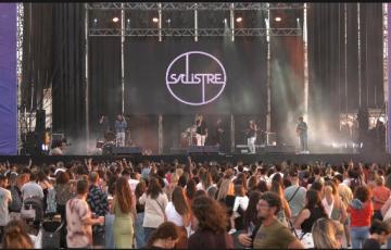 El grupo Salistre actuó en el escenario del muelle acompañados de Mario Díaz y La Mala Rodríguez