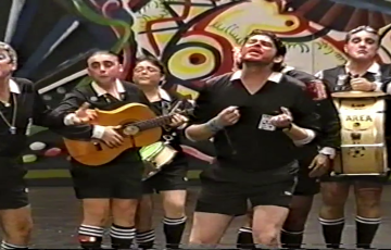 El afamado chirigotero con su histórica agrupación "Los bordes del área".