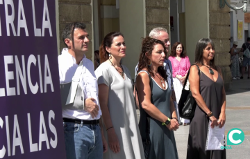 Autoridades esta mañana en la plaza de San Juan de Dios