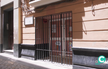 Entrada del recinto educativo ahora precintado 