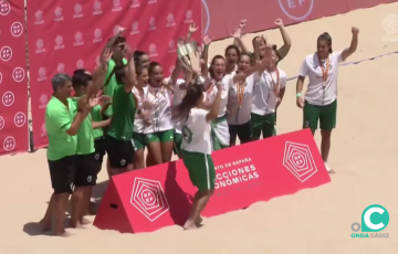 Las féminas andaluzas celebran el subcampeonato obtenido en el nacional