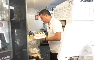 Los servicios acaparan la bajada del paro en julio.