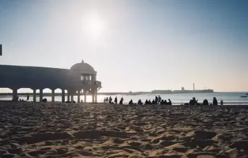 Imagen de la playa de La Caleta, donde se tendrá lugar el espectáculo. 