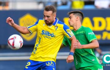 Ontiveros en una acción del encuentro (Foto: Cádiz CF)