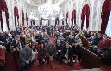 Momento del encuentro en el Salón de Plenos del Ayuntamiento de Cádiz
