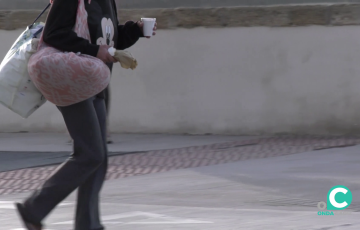 Imagen de archivo de una persona sin hogar por el Campo del Sur