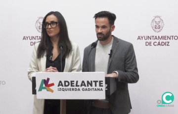 El portavoz de AIG, David de la Cruz, atiende a la prensa. 