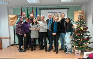 Foto de familia con Pedro Fernández en el centro