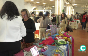 El Baluarte de los Mártires acogió el tradicional mercadillo solidario de la Asociación de Reyes Magos de Cádiz.