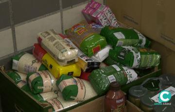 La iniciativa 'Libros Solidarios' ha culminado con éxito de acogida con más de 400 kilos de alimentos recogidos. 