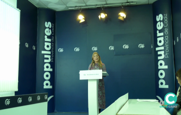 La diputada nacional del PP, Macarena Lorente, en rueda de prensa. 