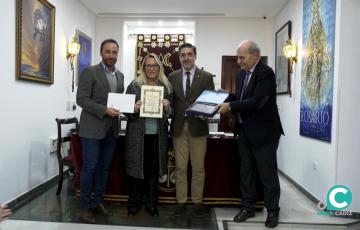 Paloma Ruiz del Portal, ganadora del XVII Certamen Literario Semana Santa de Cádiz "Ana María Chulián".