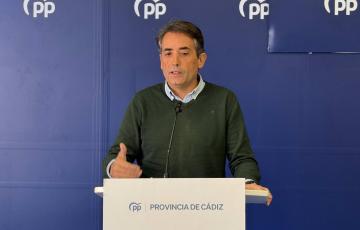 Saldaña durante la rueda de prensa en la sede del PP en la capital gaditana