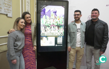 Autoridades y protagonistas tras la presentación en el Ayuntamiento