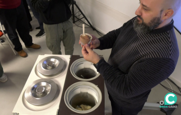 El heladero Carlo Guerreiro efectuó una demostración de su producto para personas diabéticas