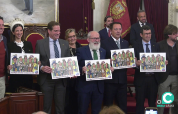 Todos los protagonistas en el Salón de Plenos al final del acto