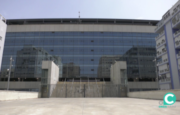 Acceso principal del recinto deportivo en la capital gaditana