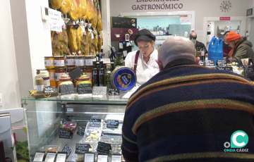 Interior de un establecimiento de comidas preparadas en Cádiz