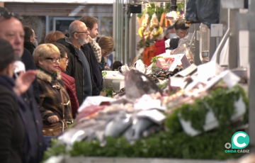 La afluencia de público en los distintos puestos de Cádiz está siendo muy fluida en los últimos días
