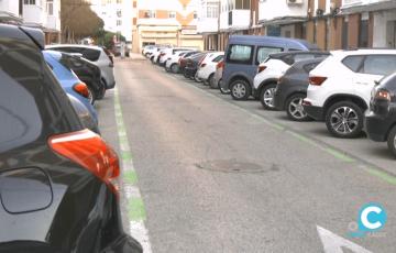 Una de las zonas habilitadas de estacionamiento en la barriada de Loreto.