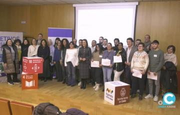 Autoridades y premiados al final del acto de entrega de diplomas. 