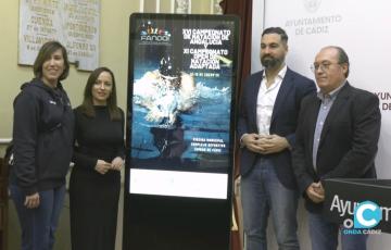 Autoridades y organizadores en la presentación de la prueba