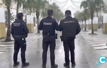 Agentes de la Policía Nacional en la plaza de San Juan de Dios este viernes