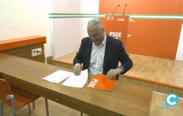 El secretario general del PSOE de Cádiz, Juan Carlos Ruiz Boix, en rueda de prensa.