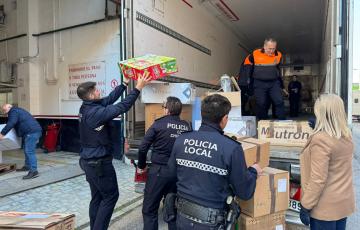 Los juguetes que se han recogido en los distintos municipios han salido esta mañana rumbo a la localidad valenciana de Benetússer, afectada por la DANA.