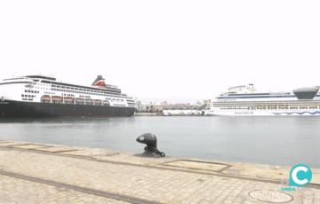 Navíos durante la pasada temporada en aguas de la capital gaditana