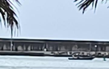 Una narcolancha al abrigo del puerto barbateño ante el temporal de viento por la borrasca