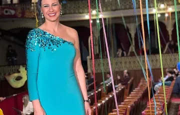 La trabajadora de la emisora municipal en el Teatro Falla en una imagen de archivo