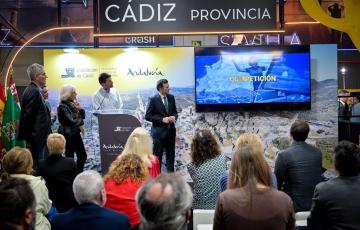 El alcalde de Cádiz y autoridades en la presentación del acontecimiento 