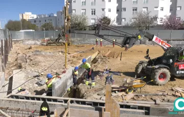 Operarios en una obra en la ciudad de Cádiz. 