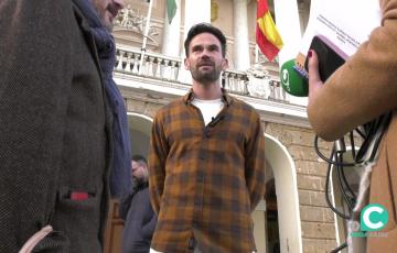 El portavoz de Adelante Izquierda Gaditana antes de su intervención a los medios en la mañana de este miércoles